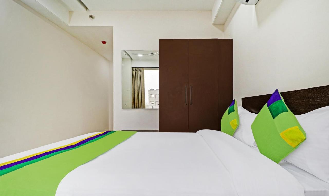 Treebo Kamron Regency Sector 80 Hotel Mohali Exterior photo