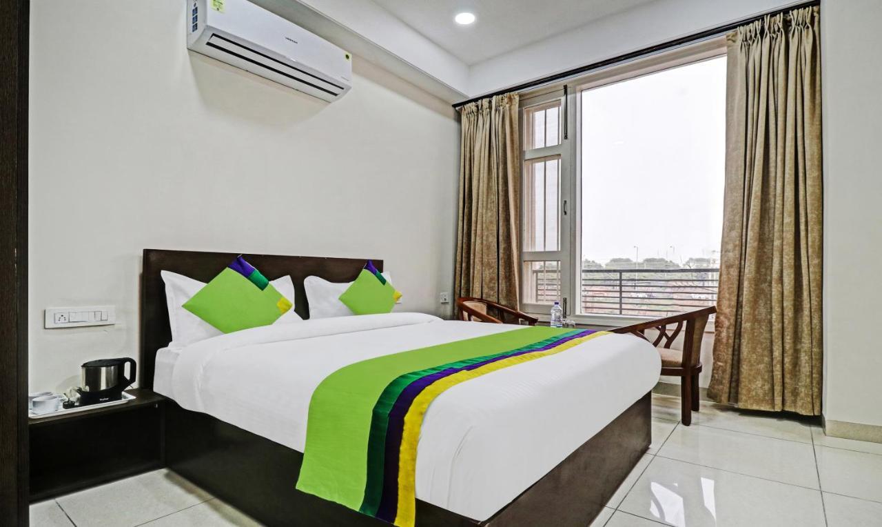 Treebo Kamron Regency Sector 80 Hotel Mohali Exterior photo