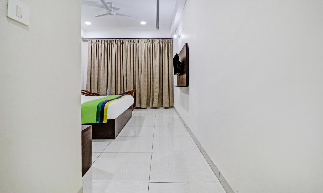 Treebo Kamron Regency Sector 80 Hotel Mohali Exterior photo